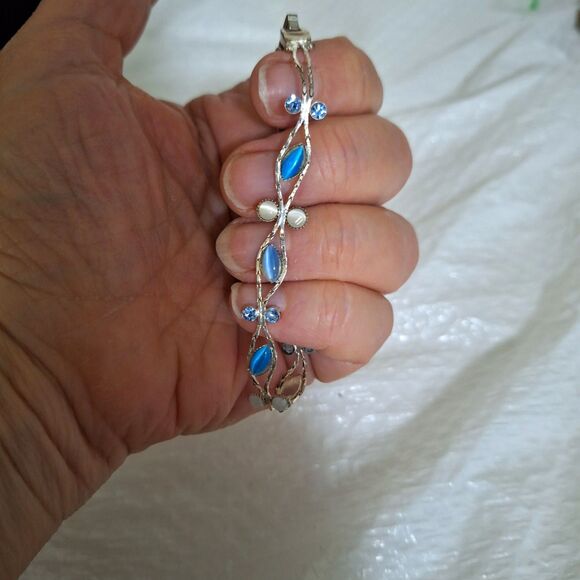 A Women's Dainty Cat's Eye Bracelet Blue and White Gemstone Elegant Fairy Core - Picture 7 of 7